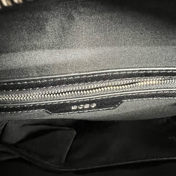 RICARDO Beverly Hills Tan and Black Travel Bag with Structured Shape - Picture 6 of 6